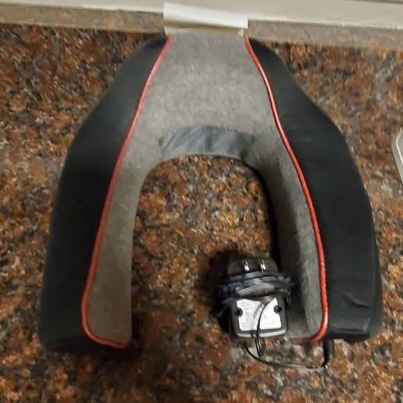 Homedics Neck and Shoulder Massager with Heat - Picture 4 of 6